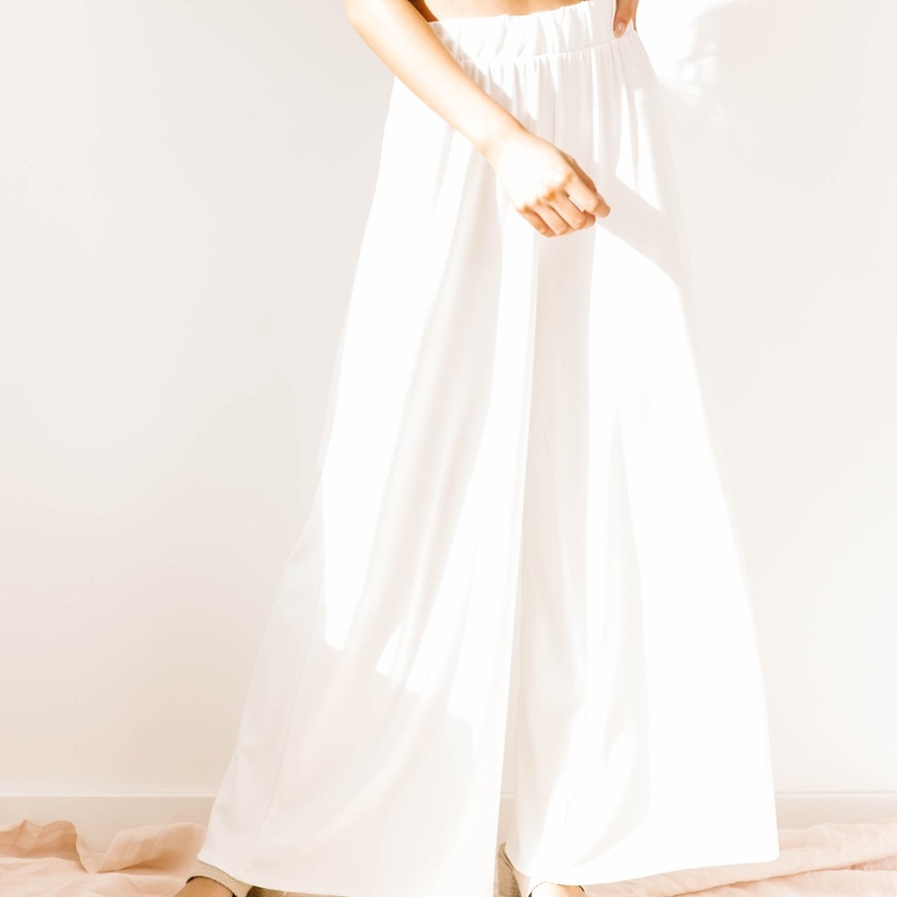 Luca and Grae White Wide Leg Flowy Pants Bellbottom Full Length - Medium